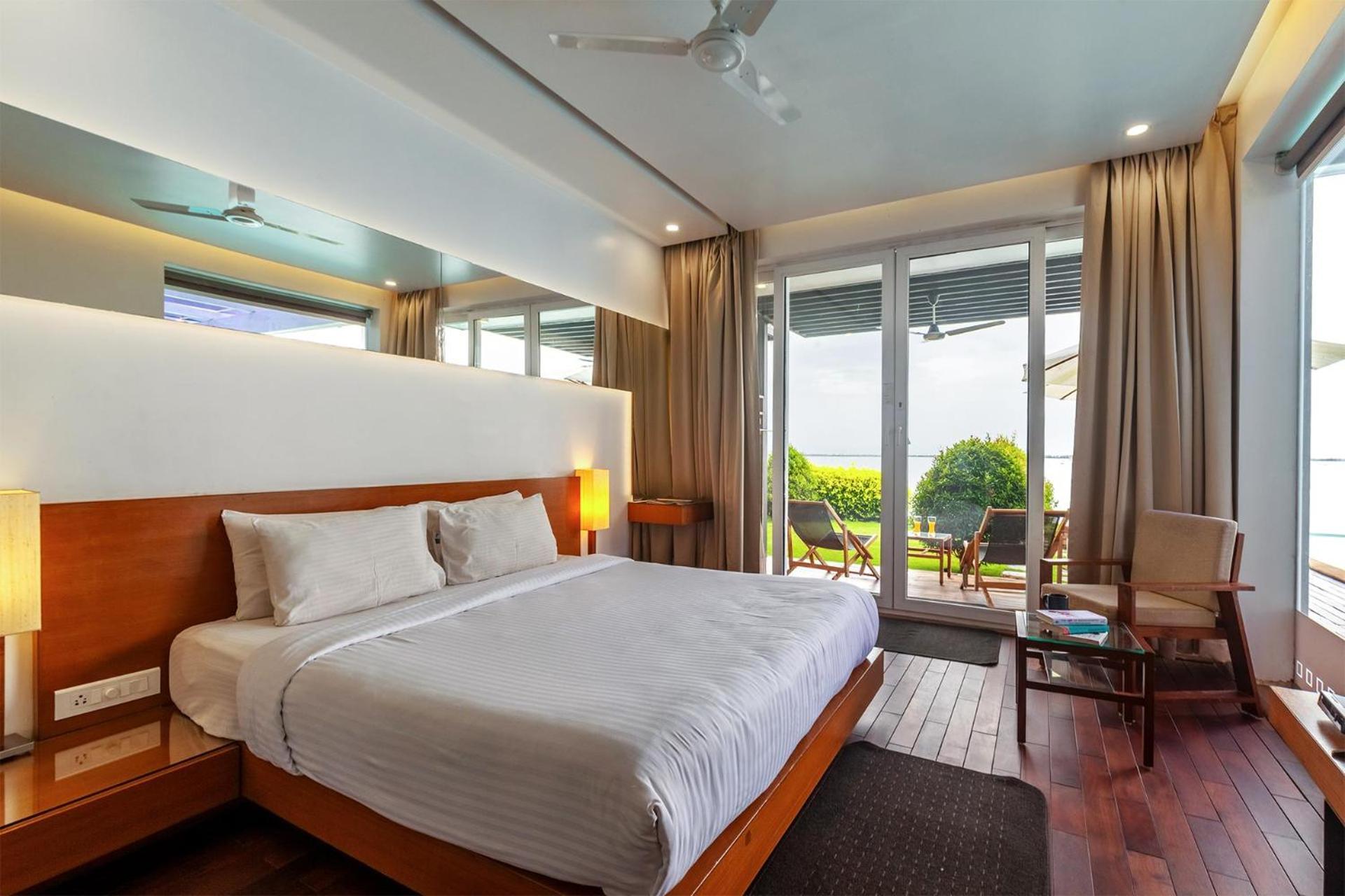Stayvista At The Rain - River Villa With Infinity Pool Alappuzha Eksteriør billede