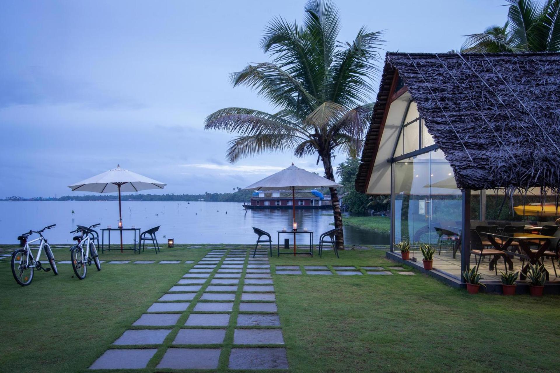 Stayvista At The Rain - River Villa With Infinity Pool Alappuzha Eksteriør billede