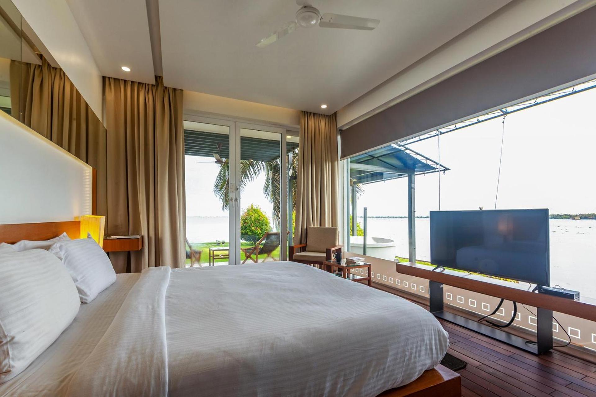 Stayvista At The Rain - River Villa With Infinity Pool Alappuzha Eksteriør billede