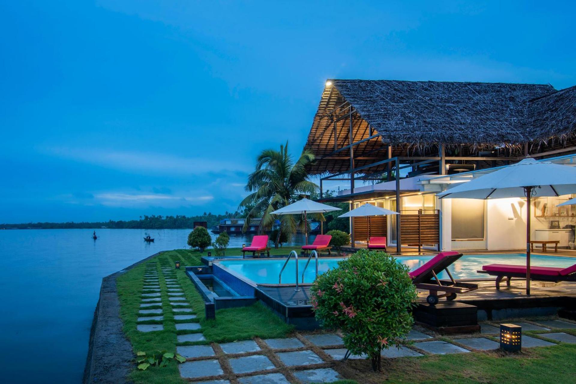 Stayvista At The Rain - River Villa With Infinity Pool Alappuzha Eksteriør billede