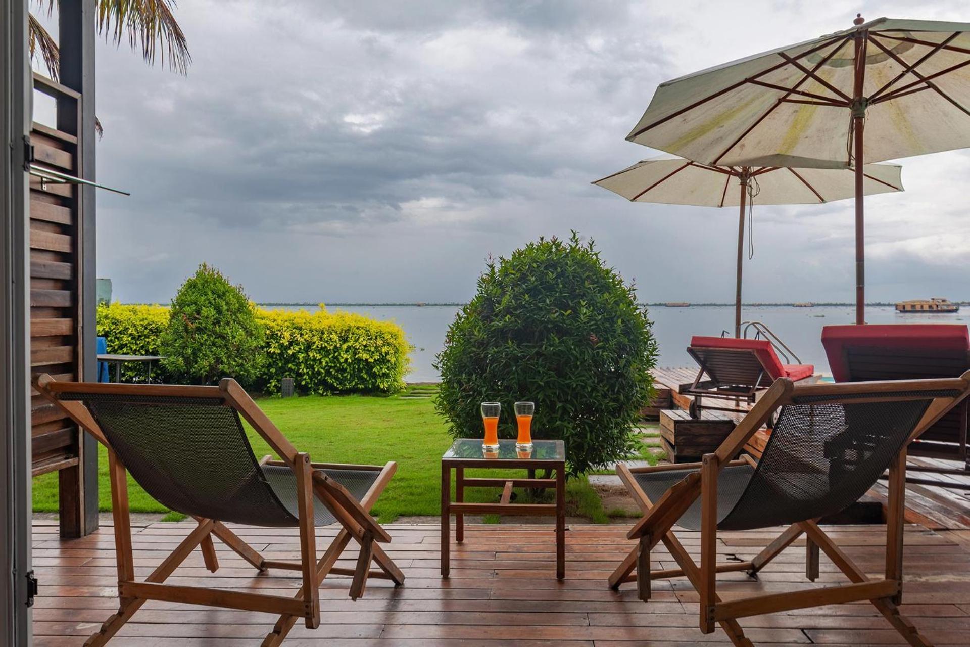 Stayvista At The Rain - River Villa With Infinity Pool Alappuzha Eksteriør billede
