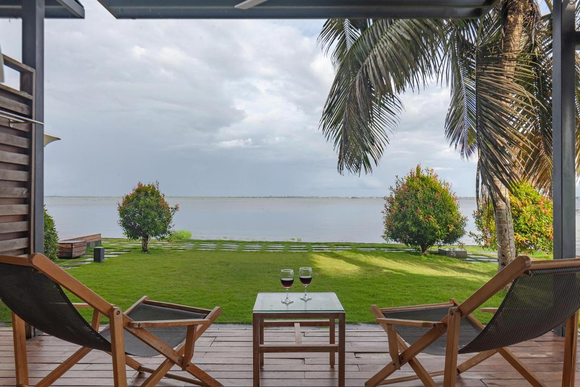 Stayvista At The Rain - River Villa With Infinity Pool Alappuzha Eksteriør billede